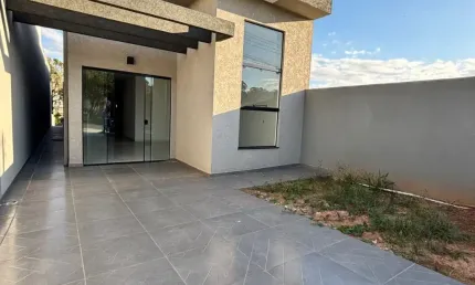 Residência Individual a Venda - Passagem Lateral - Sobra de Terreno - Próx. Mercado Vitor