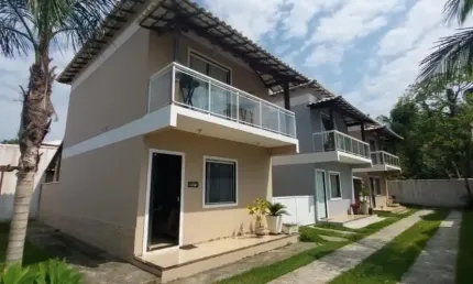 Casa duplex com área gourmet e garagem coberta no porto da roça!