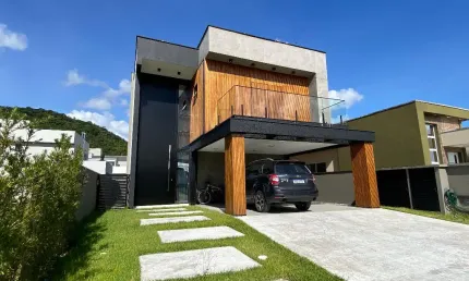 Casa em condomínio fechado com 3 quartos para alugar na Rua Ivo José Rebello, 610, Santa Regina, Camboriú