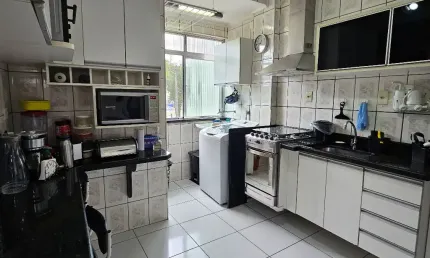 3 dormitórios com 2 banheiros no canal 3! aréa útil de 75m², ótima localização! arejada e iluminado!
