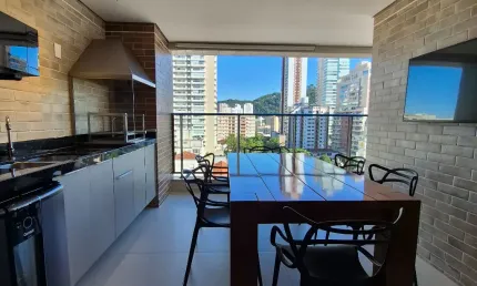 1 QUADRA DA PRAIA! VARANDA COM CHURRASQUEIRA! PORTEIRA FECHADA! 3 SUITES, 2  VAGAS, LAZER COM PISCIN