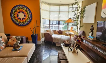 CASA COM PERSONALIDADE! 3 DORMS(1 SUITE) + LAVABO + DEPEND. COMPLETA + CHURRASQUEIRA! 190M² 2 VAGAS