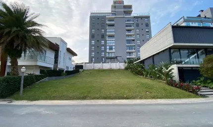 Terreno à venda no Condomínio Porto Rivieira – 500 m² de exclusividade e natureza