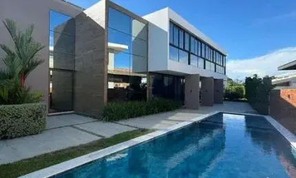Descubra seu Paraíso com esta linda casa no Condomínio Laguna