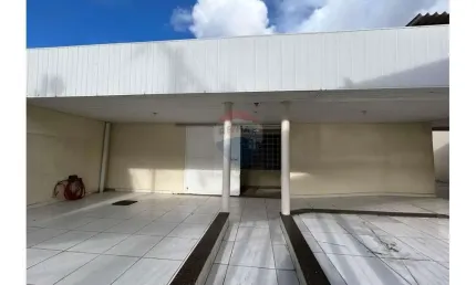 Galpão com 254m² para locação por R$ 7.000,00 na Vila da Penha - RJ