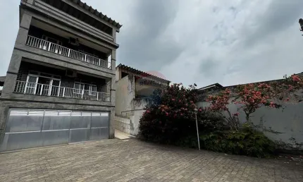 Casa Triplex de 185m²  à venda por R$ 473.000,00 em Duque de Caxias!