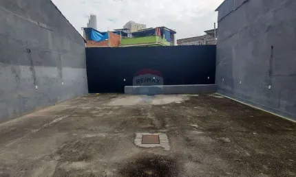 Lojão com 300m² sendo 200m² de área construída para alugar por R$ 2.900,00  em Irajá - RJ