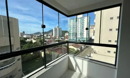 BELÍSSIMO APARTAMENTO À MENOS DE 200 METROS DA PRAIA DO GRAVATÁ !!!