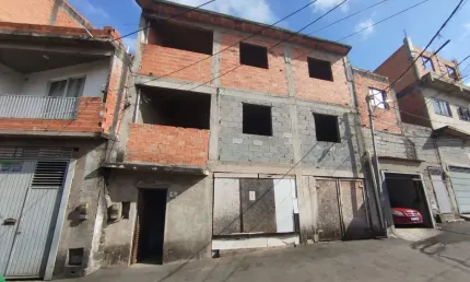 Casa em Carapicuíba área livre com duas casas no quintal