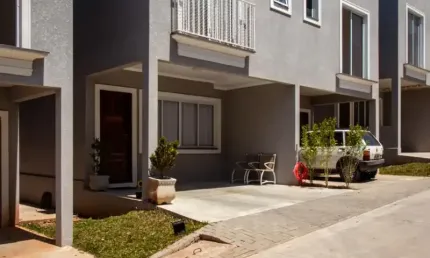 Villagio em santana de parnaíba tem somente 3 sobrados para venda aceita financiamento bancário pega carro como entrada