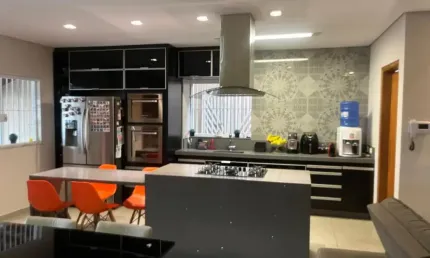 Casa com 3 suítes impecável na melhor localização da Vila Carrão