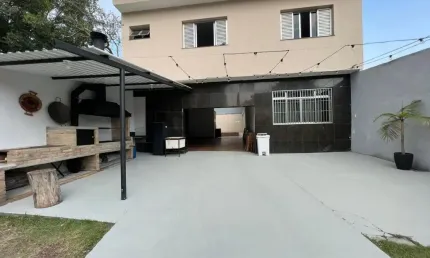 Casa/sobrado super espoça com 4 dormitórios, 8 vagas, piscina e churrasqueira