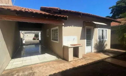 Casa com 2 quartos à venda na Rua Okinawa, 1, Jardim Petrópolis, Campo Grande
