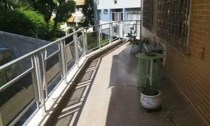 Apartamento no Jardim Guanabara, bem localizado, 145 M2, com 3 quartos, suite, varanda e elevador.