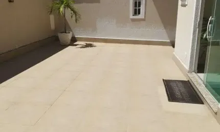 Vendo Casa duplex em condomínio fechado, Praia da Bandeira, 3 quartos, suíte!
