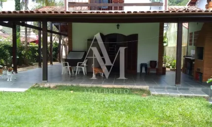 Sobrado a venda ou permuta a 500 metros da praia martim de sá!