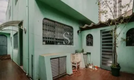 Casa a venda no alto da lapa com 200m², possui 3 dormitorios, 3 suites e 4 vagas.