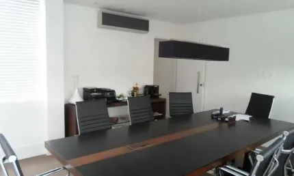 Brooklin - casa comercial de 145m² com 5 salas, 3 banheiros e 2 vagas de garagem.