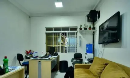 Vila romana, casa residencial de 180m² com 4 dormitorios, 1 suite e 3 vagas de garagem.