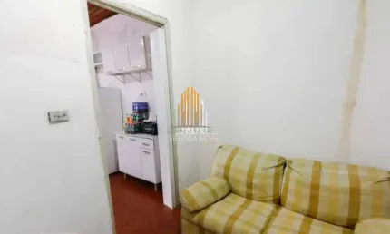 Sobrado de 180m², possui 1 dorm, 1 sala, 1 banheiro, e 1 vaga, à venda na região da vila leopoldina.