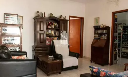 Casa téreea de 225m², possui 2 dormitórios, 1 sala, 2 banheiros e 4 vagas à venda na região da lapa.
