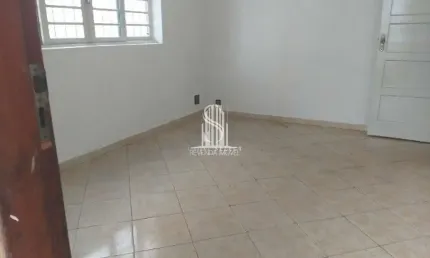 Casa residencial de 370m² possui 2 dormitórios, 2 salas, 3 banheiros, e 4 vagas, à venda em jaguaré.