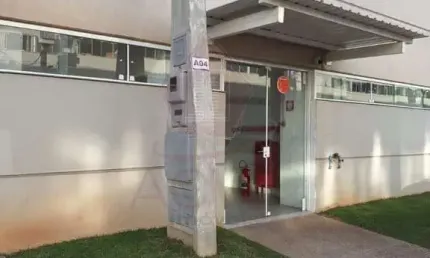 Galpão industrial de 850m² com pé direto de 10mts, doca, escritório e banheiros