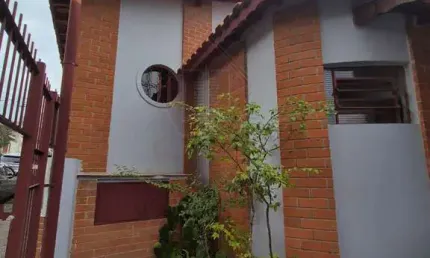 Imperdível: casa à casa colônia jundiaí, 3 quartos, 2 banheiros, 2 vagas de garagem, 138m².