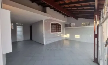 Sobrado de 175m²ac com 3 quartos (1 suite com banheira), 2 vagas cobertas próximo ao maxi shopping