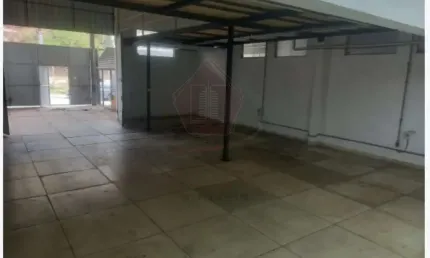 GALPÃO COMERCIAL/INDUSTRIAL DE 220M² C/ MEZANINO, 2 BANHEIROS E 4 VAGAS AO LADO DA ANHANGUERA