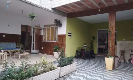 Excelente casa duplex com 4 quartos, próximo ao centro esportivo miécimo da siilva , cg - rj