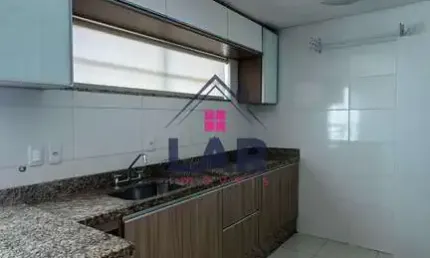 Apartamento no Recanto dos Fernandes com planejados nos quartos e cozinha