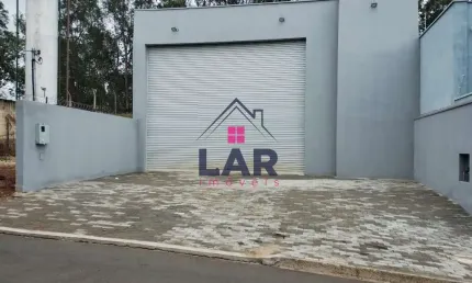 Um galpão com excelente localização, com portão automático no parque real