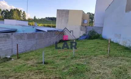 Vende-se terreno localizado no Parque Real, com excelente topografia.