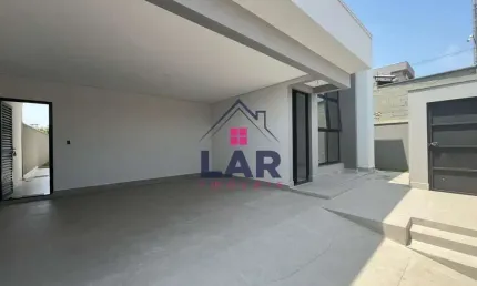 Vende-se casa de alto padrão localizada com acabamento de primeira