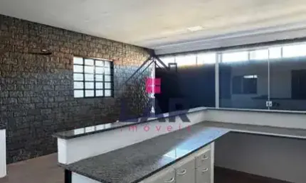 Vende-se casa com ponto comercial em excelente localização