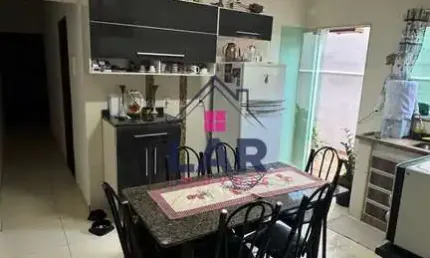 Vende-se esta casa com excelenete localização e acabamento