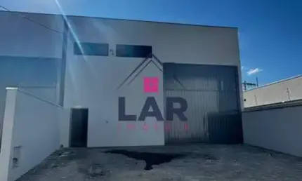 Aluga-se galpão comercial com excelente localização e acabamento em Pouso Alegre