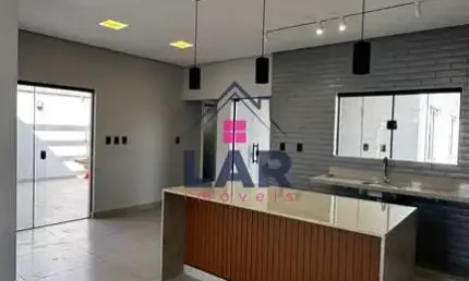 Vende-se casa de alto padrão com excelente localização e acabamento