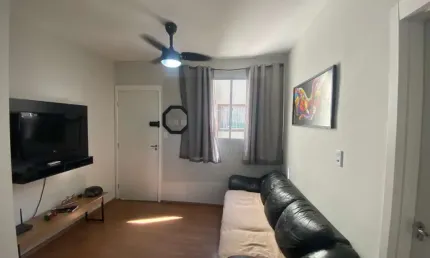 Apartamento com 47m² sendo 2 dormitórios, banheiro social, cozinha planejada integrada a área de serviço, e 1 vaga.