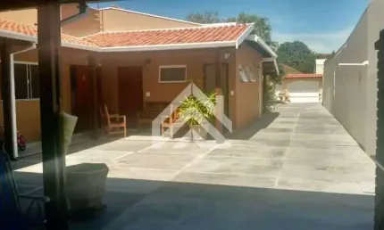 Linda casa  Vila Bela Vista, Rio Claro - 3 dormitorios, suite, quintal  amplo com churrasqueira e mais e muita area verde!