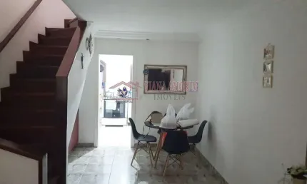 Casa com 2 dormitórios, á 10 minutos a pé até a estação Primavera-Interlagos -São Paulo- SP