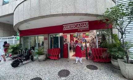 Loja Ampla no Melhor Ponto da Rua Marques de São Vicente!