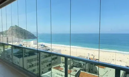 Luxo à beira-mar: Apartamento de 256m² no Leme com vista deslumbrante e localização privilegiada!