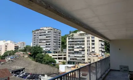 Fantástica cobertura com lidíssima vista indevassável, para deixar do se jeito