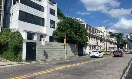 Casa comercial com vista deslumbrante para baia de Guanabara