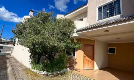 Sobrado com 3 quartos 1 Suíte no Ronda - próximo ao Detran