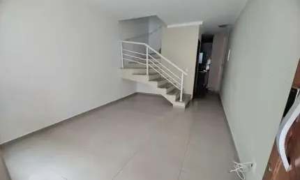 Sobrado à venda, 64 m², 2 quartos, 2 banheiros, 2 suítes