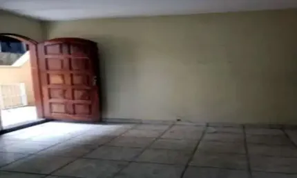 Sobrado à venda, 210 m², 3 quartos, 2 banheiros, 1 suíte