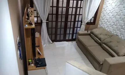 Sobrado à venda, 83 m², 3 quartos, 2 banheiros, 1 suíte